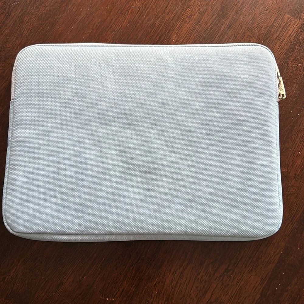 iPad/tablet zippered padded carrying case light blue new without tag
